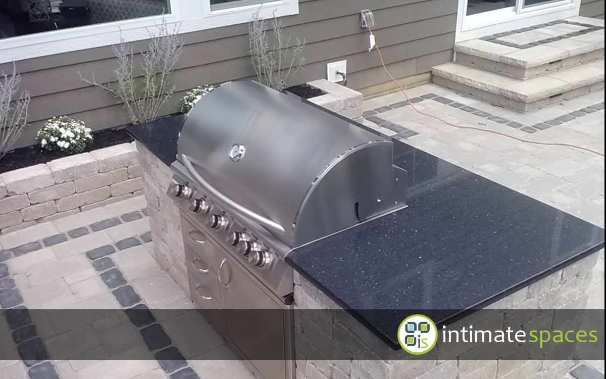 Outdoor Living Spaces : Patio, water feature, grill bar